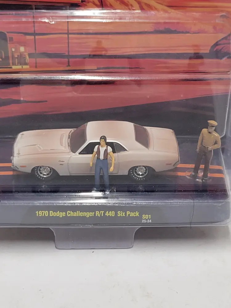 M2 Machines 1970 Dodge Challenger R/T 440 Six Pack  Limited Edition 1:64