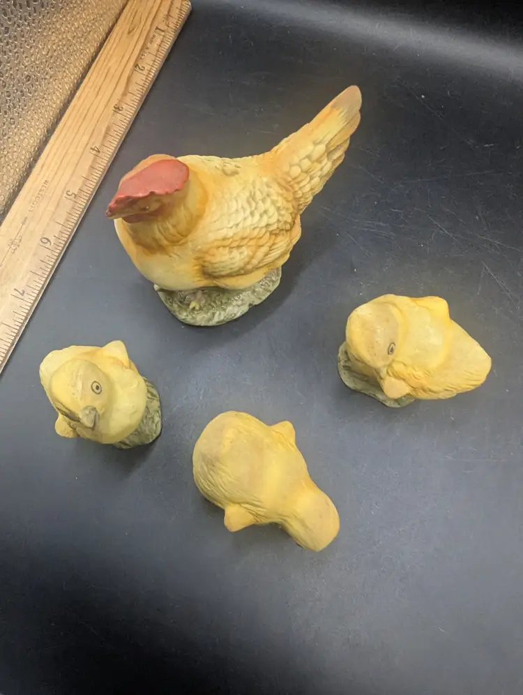 Vintage Lefton Set Of 4 Hen And Three Baby Chicks KW1997