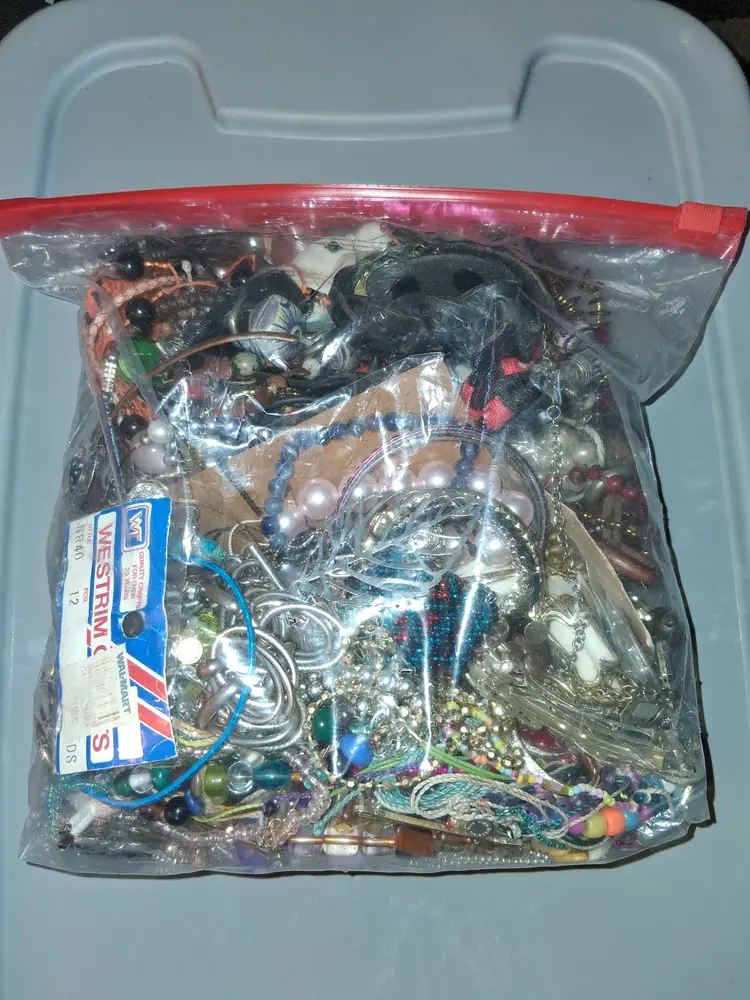 4 lbs Mostly WEARABLE COSTUME JEWLERY VTG to MOD Resell/Keep/Craft/Upcycle #12