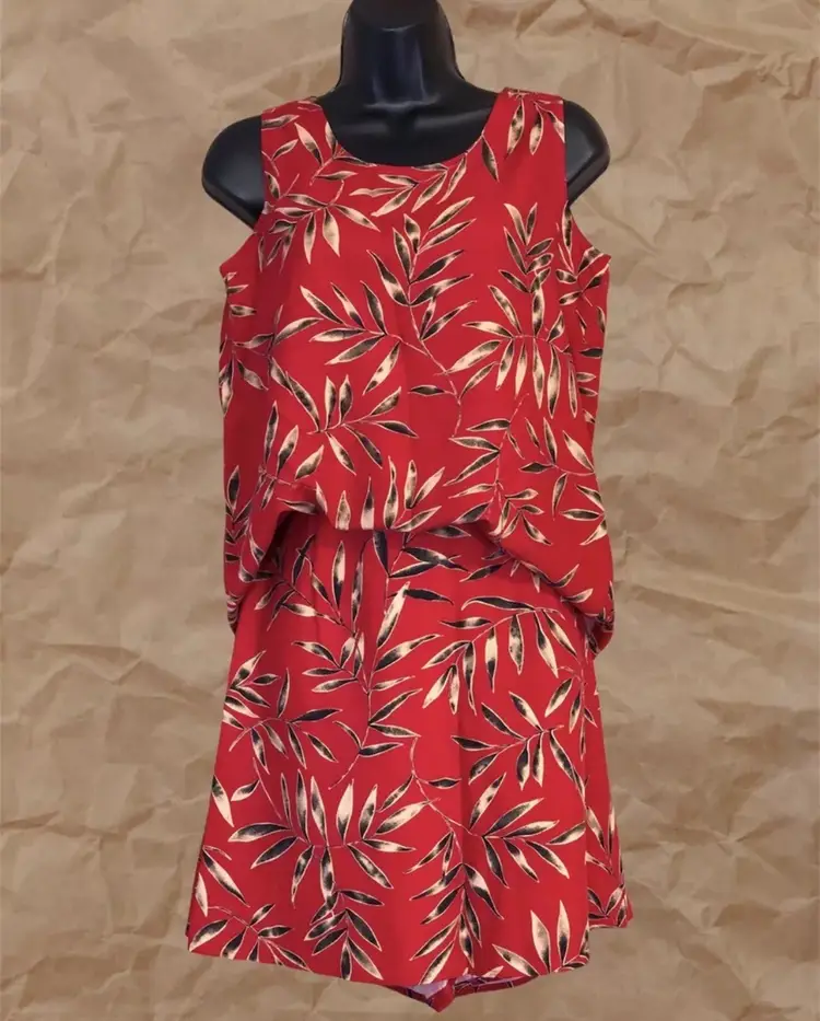 Women’s Vintage Lord & Taylor Petite Collection 3 Piece Matching Set Silk Red Tan Leaf Flower Floral Set Includes: Long Sleeve Jacket, Tank Top Sleeveless Shirt, and Wrap Skort US Size S/M