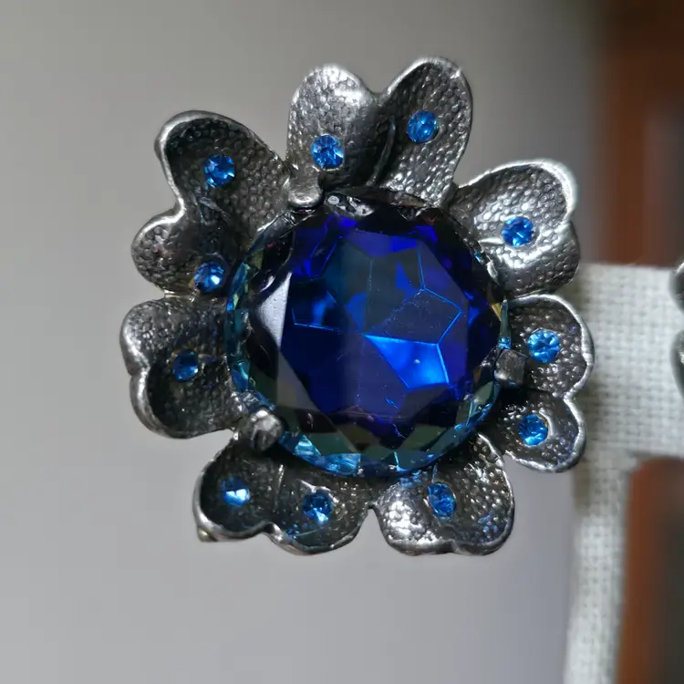 Vintage Blue Glass Dark Silver Tone Clipon Earrings Flower Shaped