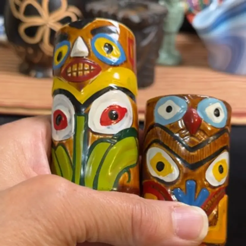 Totem, pole, salt, and pepper