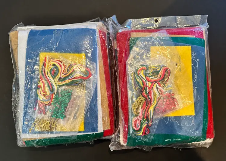 Bucilla 1997 NOS Teddies Around The Tree- Tree Skirt