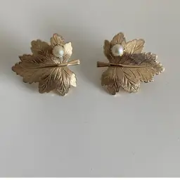 Sarah Coventry Whispering Leaf Clip On Earrings Gold Maple Leaves With Faux Pearl Accents