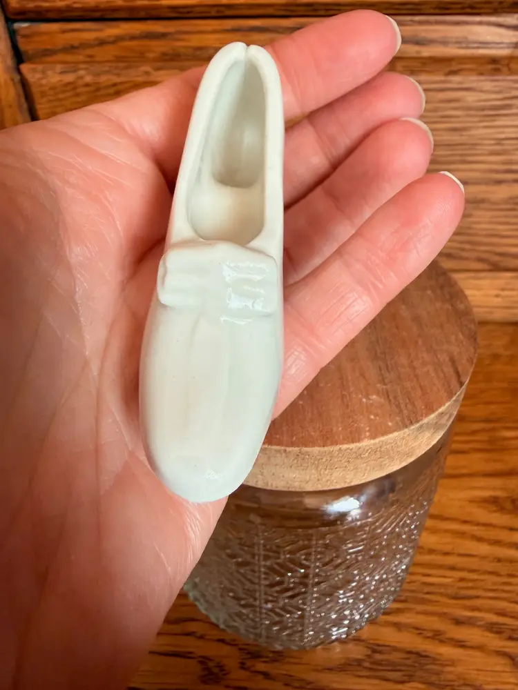 Vintage Miniature Porcelain Shoe Collection – Made in Japan Lady Slippers – Small Ceramic Trinket Shoes – Cottagecore Vanity Decor – Set of 4