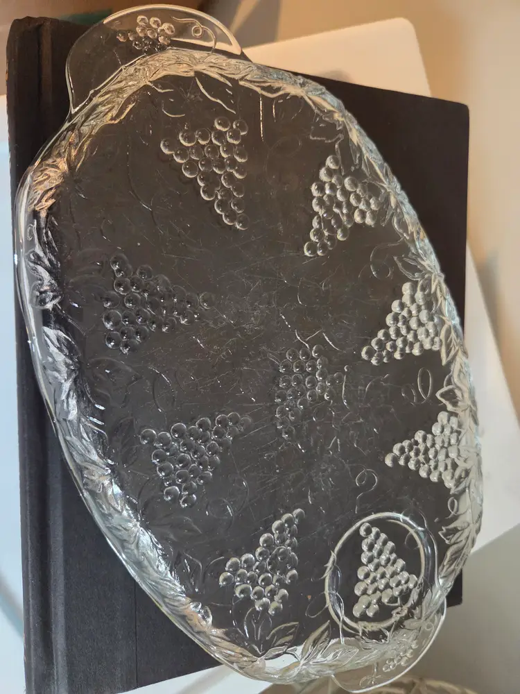 Grape and Leaf pattern clear glass serving trays (Set of 2 Trays)