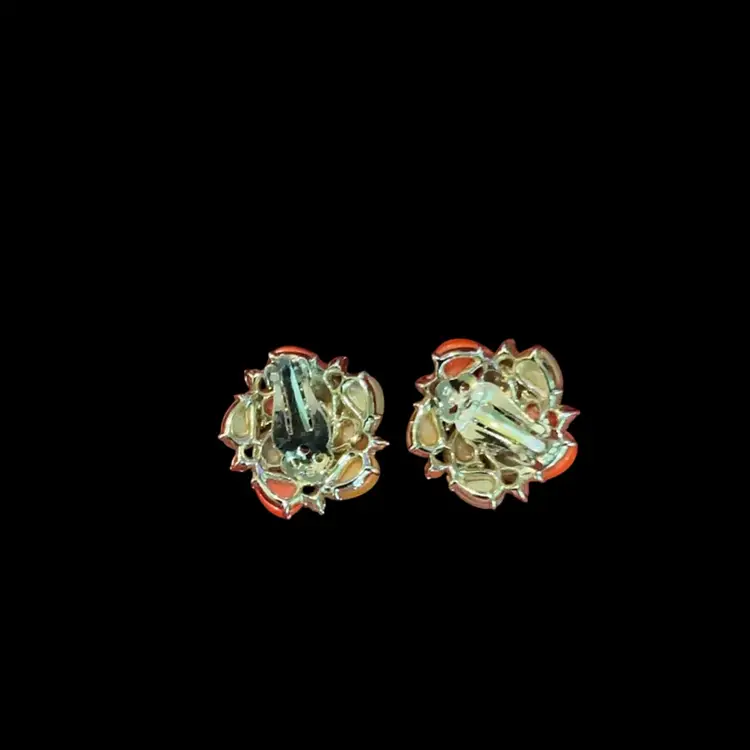 Gorgeous Multi Color Thermset Goldtone Clip Earrings Floral Flower Motif. Orange/ Salmon Color & Light Orange & Cream Color. With A  Lustrous Pearly Shimmer To Them. Not Signed But Believe Them To Be  Un Signed Lisners.
