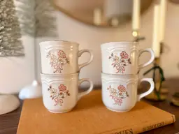 ADORABLE set of four vintage Cordella mugs with flowers and bows - Made in Japan