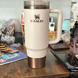 #27 - Medium 30 Oz Stanley 2tone