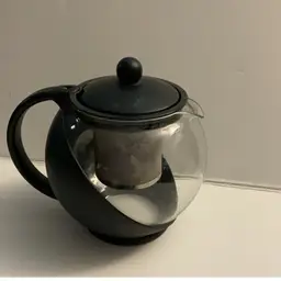 Black And Glass Teapot With Infuser