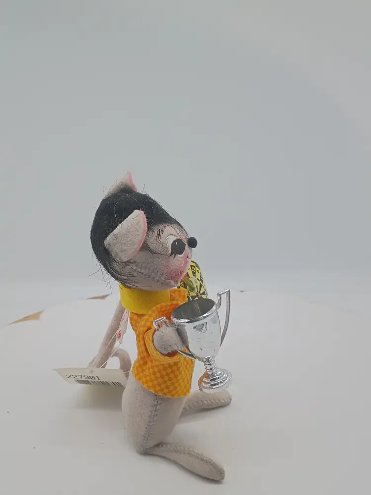 ANNALEE 2001 MOBILITEE DOLL, 7" DART LEAGUE MOUSE, NWT 227901.