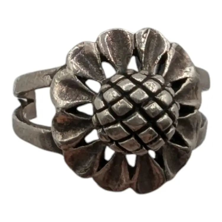 Vintage Sterling Silver Floral Ring with Intricate Design