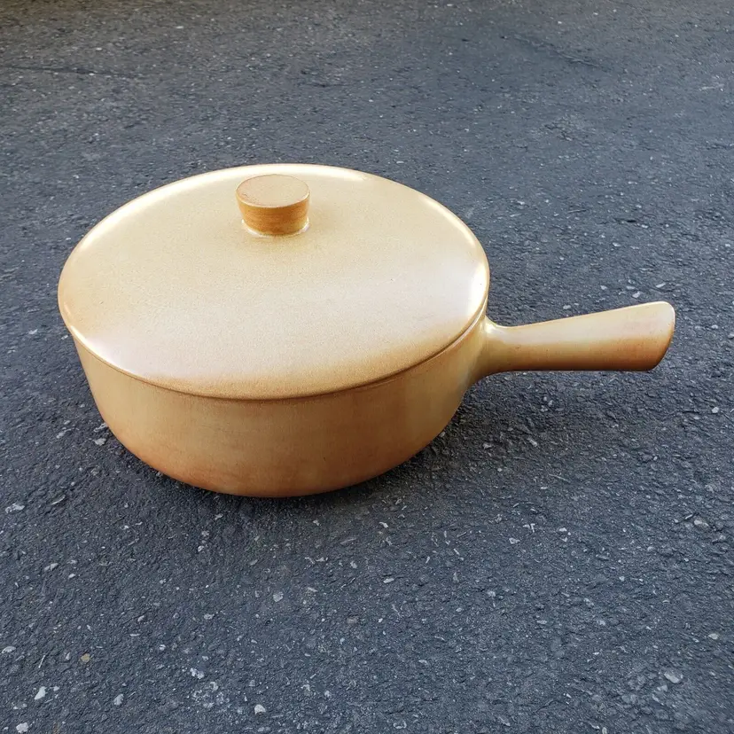 Vintage La Solana Pottery Stoneware Ceramic Covered Casserole Pan 8.25" Diameter