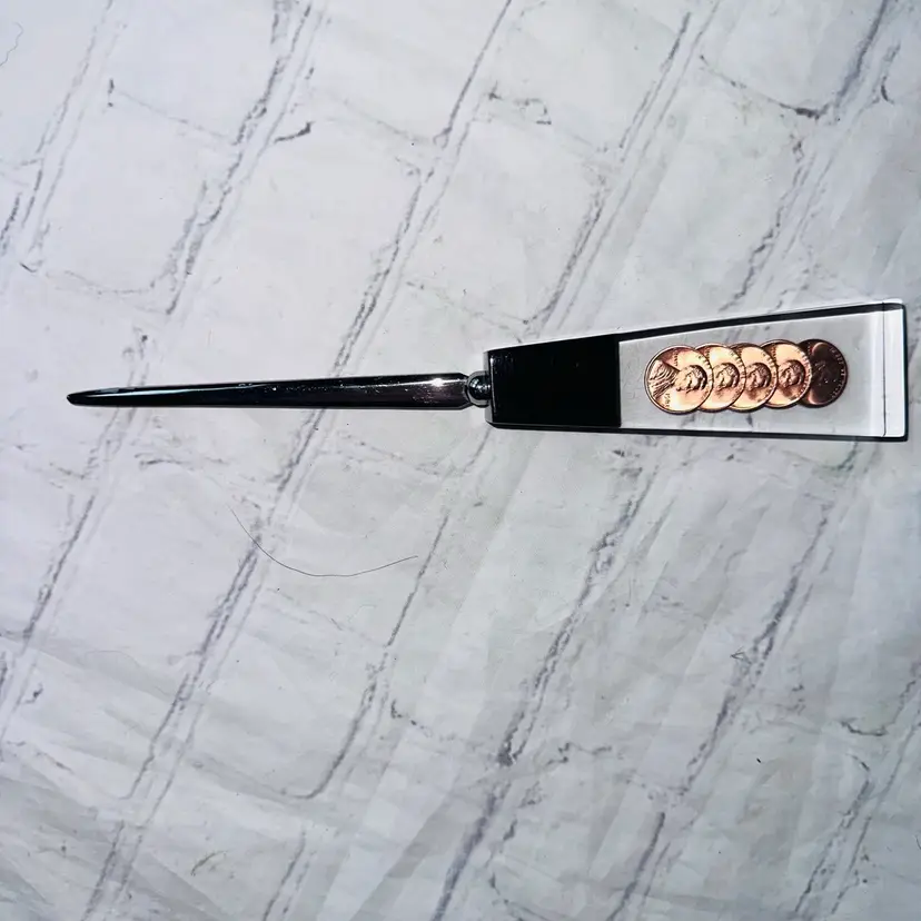 Vintage Condition 1982 Clearfloat Mfg Lucite Handle 5 USA Floating Pennies Letter Opener