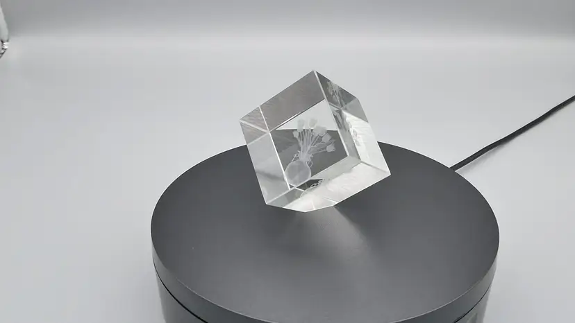 Tulip Flower Bouquet Crystal Clear Cube Paperweight Laser Etched Hologram 1.5"