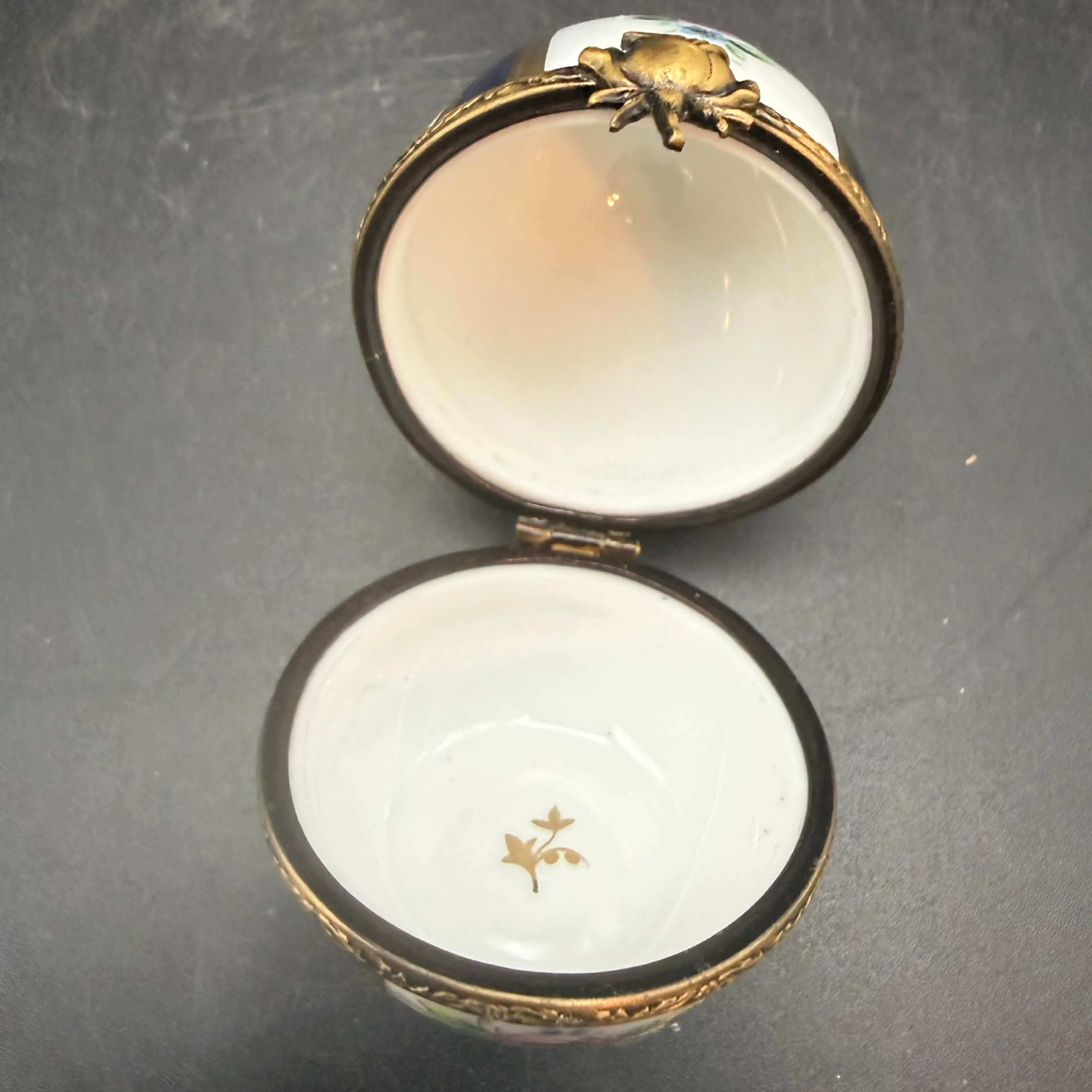 Image 3 of 4
