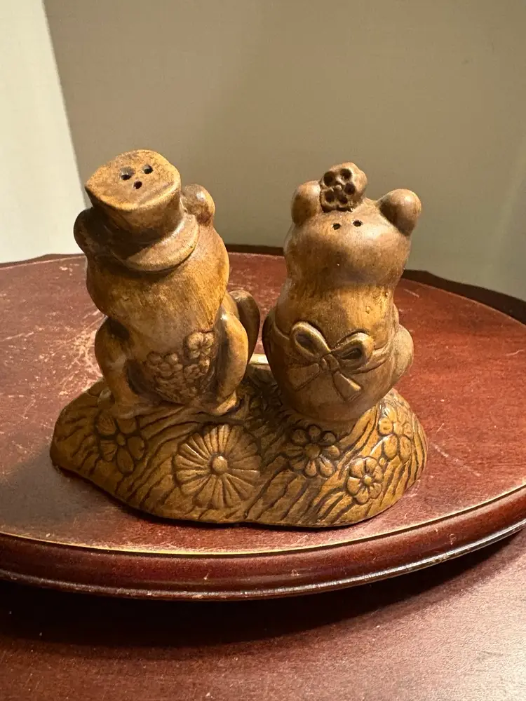 Treasure Craft Universal Studios Frogs On A Log Shaker Set