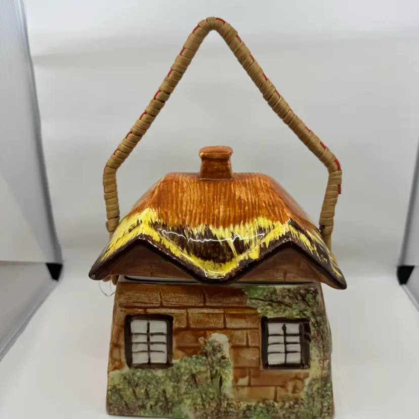 Thatched Roof Biscuit Jar With Handle Made In England, Top Doesn’t Fit Perfect