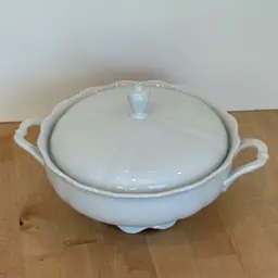 Seltmann Weiden Bavarian By Christina White Covered Casserole Tureen Bowl & Lid