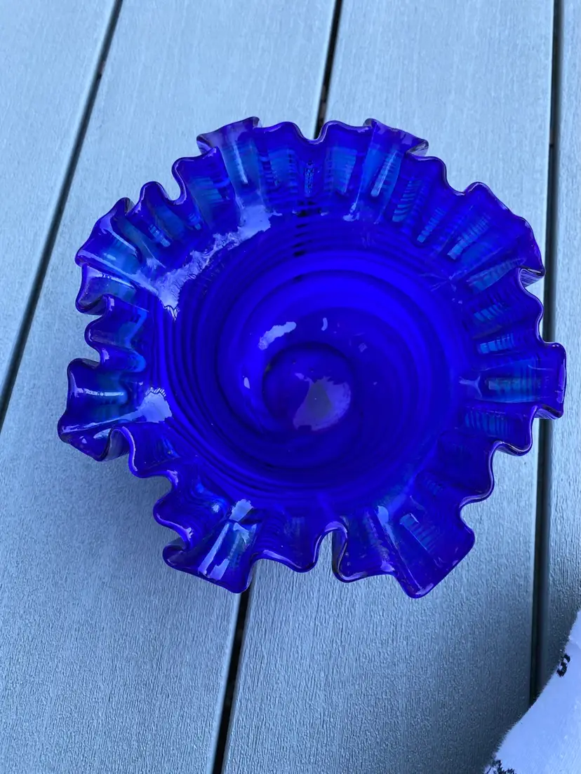 HAND BLOWN COBALT BLUE AND WHITE SWIRL RUFFLED GLASS BOWL
