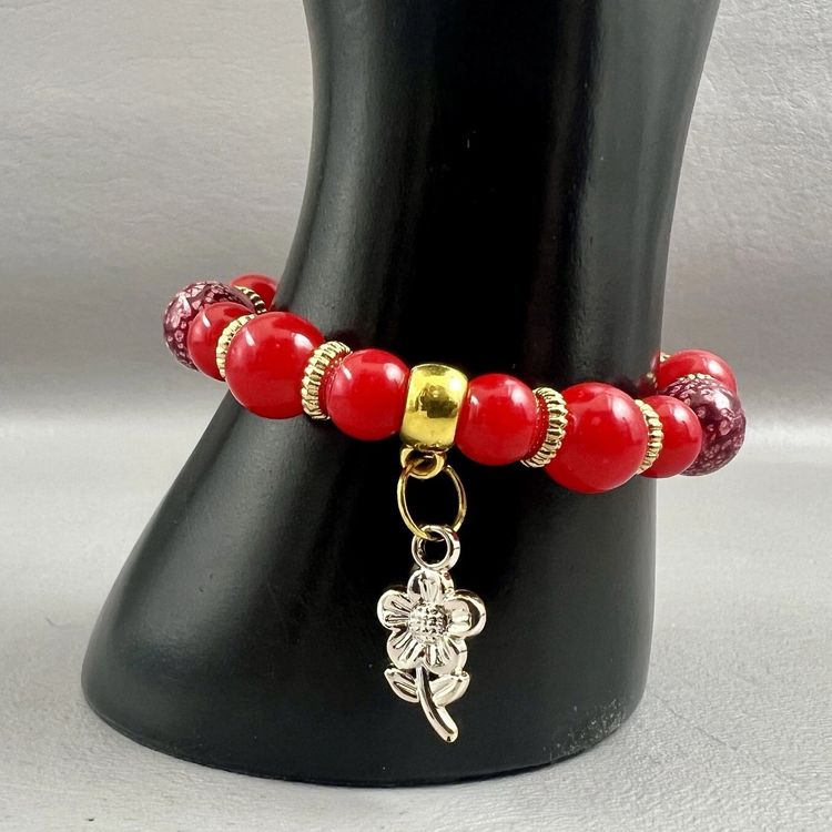 Red Beads Gold Tone Stretch Bracelet Silver Tone Daisy Charm 2.5"