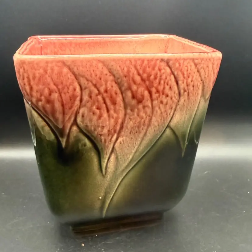 Vintage Hull USA #116 Leaf Pottery Vase with Dual Glaze