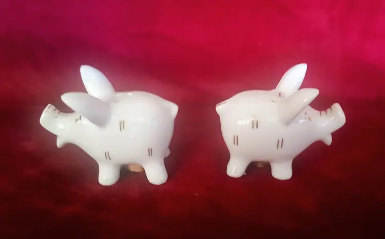 Vintage Ceramic Hand Painted Pig Salt & Pepper Shakers Japan