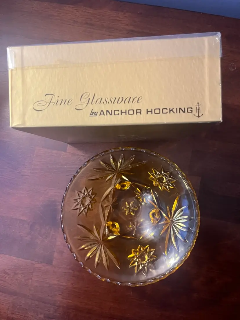 Vintage Anchor Hocking amber pressed glass footed serving dish. In Original Box.
Bowl Is 7 Inches In Diameter, 2.5” H