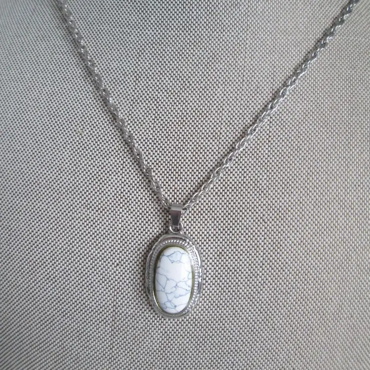 NOS Silver Necklace with Oval White Agate Pendant