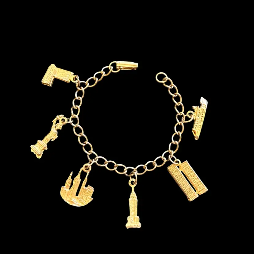 Vintage NYC Themed GoldTone Charm Bracelet Twin Towers WTC, Statue of Liberty, Empire State Building 7”