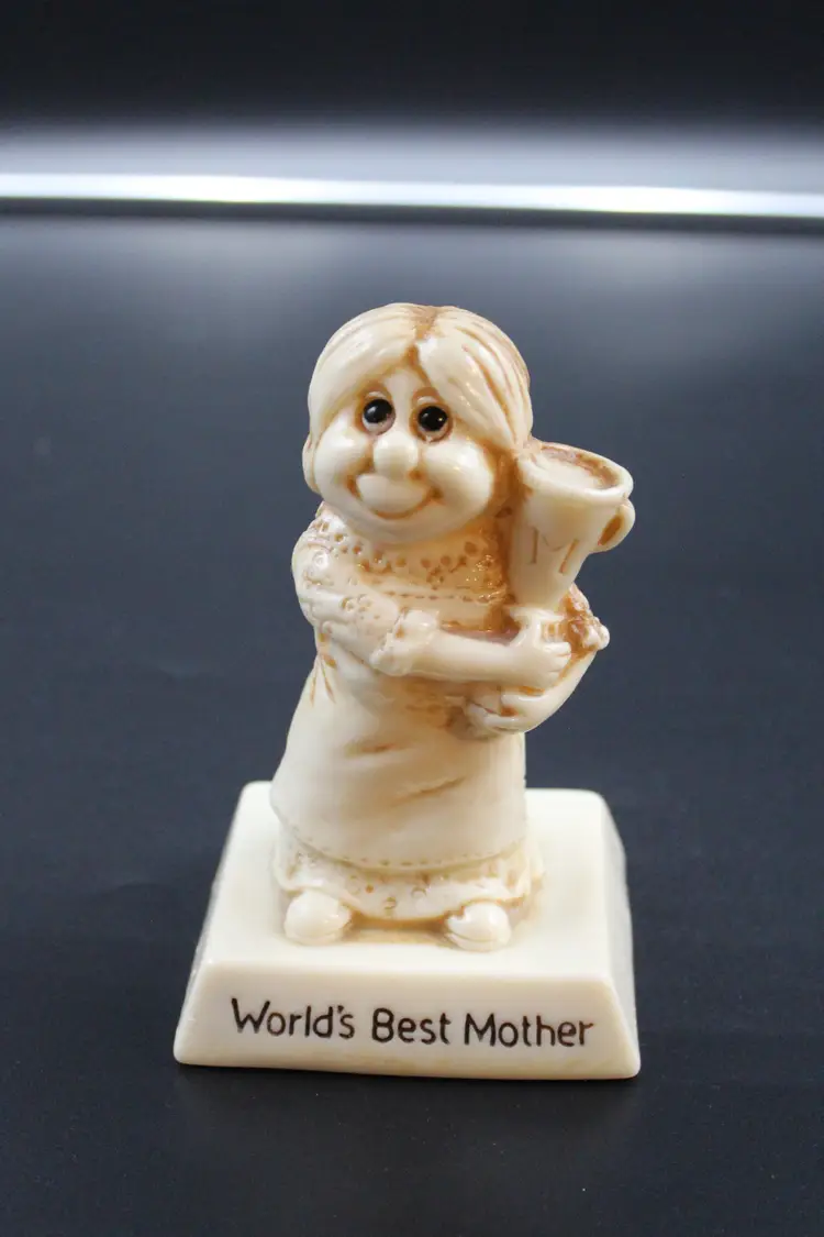 Russ Berrie, 1976 "Worlds Best Mother" statue, resin