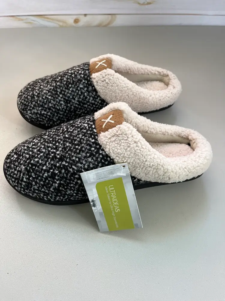 25 Pair Of Ultraideas Women’s Slippers Size M 7-8
