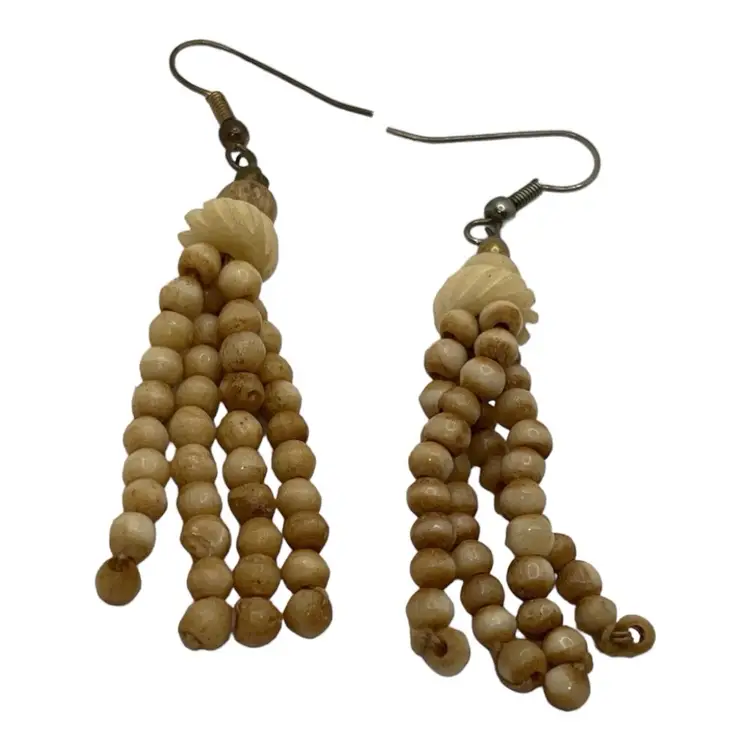 Shell chip dangle earrings