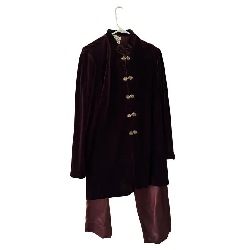Vintage Women's R&M Richards by Karen Kwong Maroon Velveteen Jacket and Pant Set 6 Petite