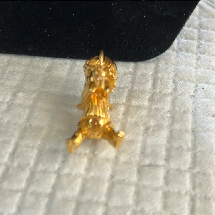 Vintage Gold Tone Franklin Mint 1979 Angel Necklace Pendant 