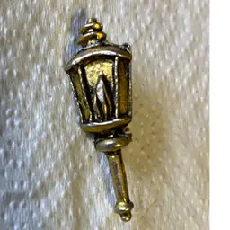 Vintage Lapel Pin Lamp Post Street Light Flame Lantern Gold Tone 1.25"