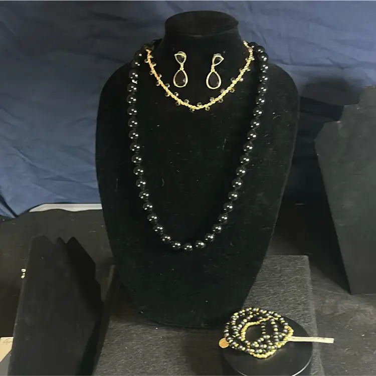 #20 - Black Jewelry 4pc Lot
