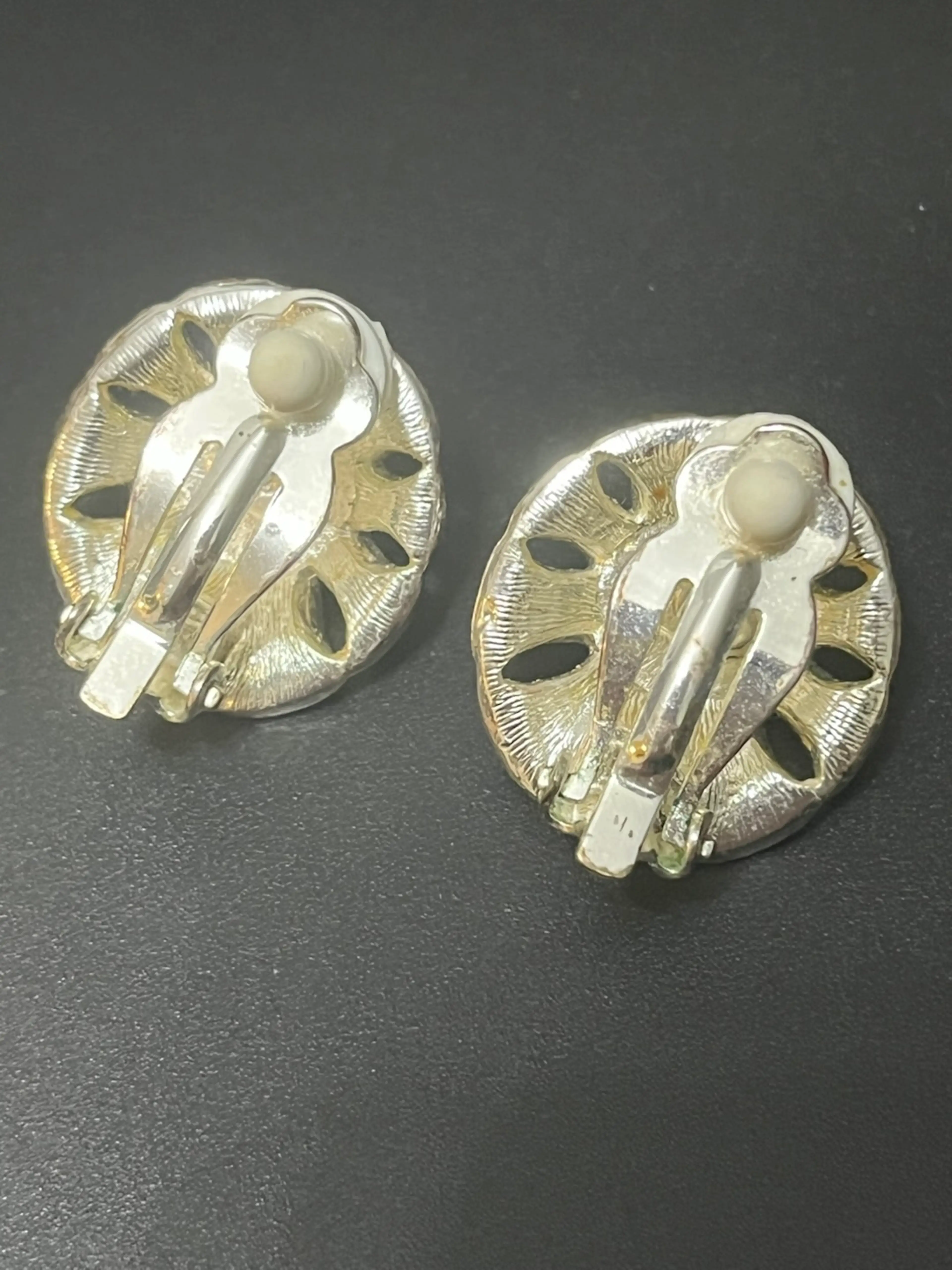 Image 2 of 4