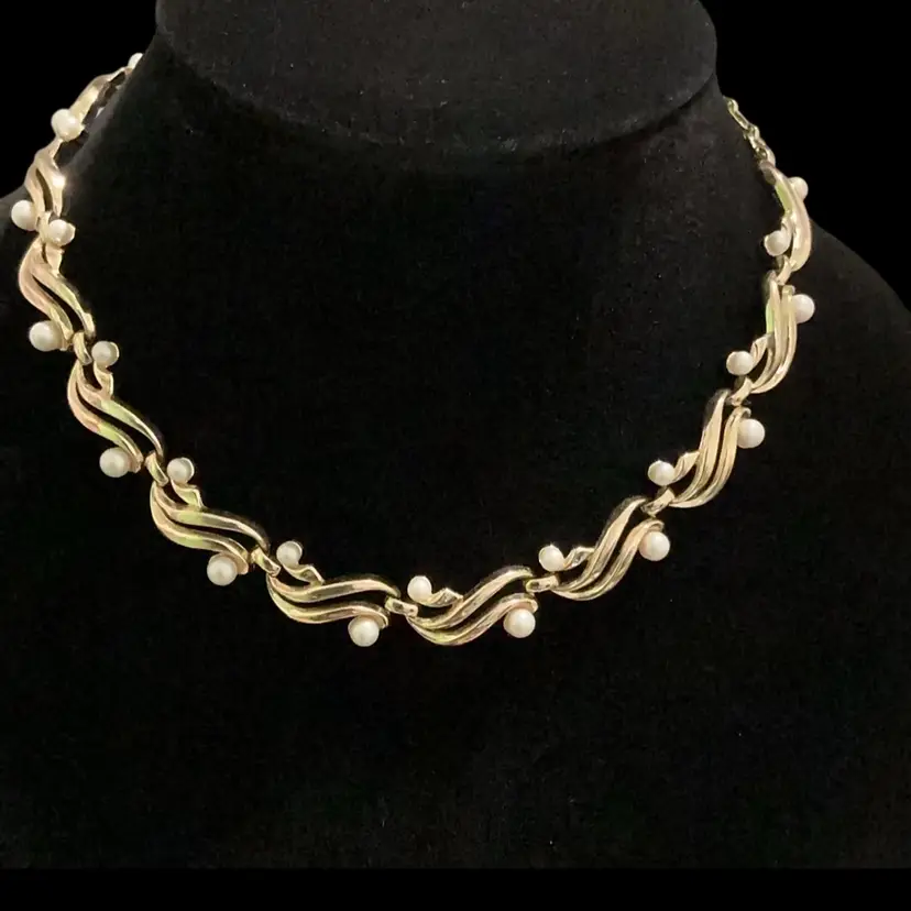 Vintage Goldtone Trifari Choker. With Faux Pearl Wave Link Design.