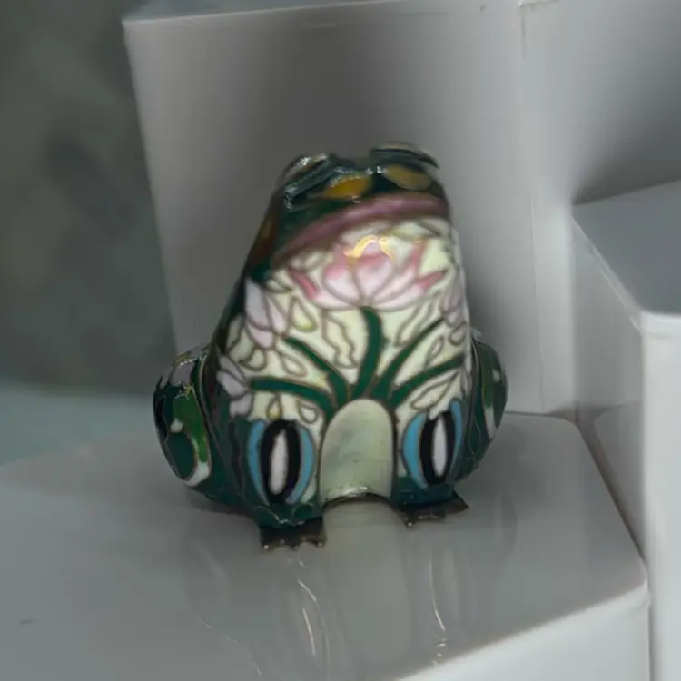 vintage Chinese cloisonné enamel frog figurine 2” tall