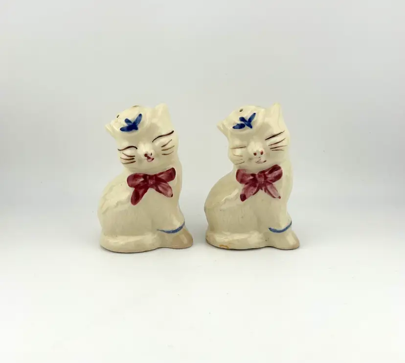 Vintage Shawnee Pottery Puss N Boots Salt and Pepper Shakers 2.75”x 2”x 2.5”