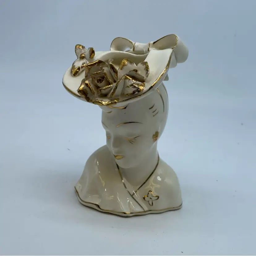 #5002 Vintage ceramic lady head vase with a hat adorned with gold roses 4.5”