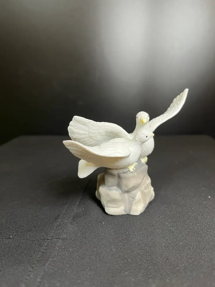 Pair of Love Birds-Lot 60