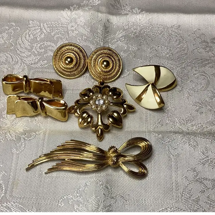 Monet 8 Pieces Lot Gold Tone Signed