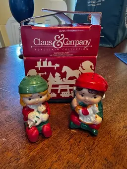 Vtg Avon 1983 Christmas Elves Kids Salt & Pepper Shakers 2.5" Tall With Stoppers