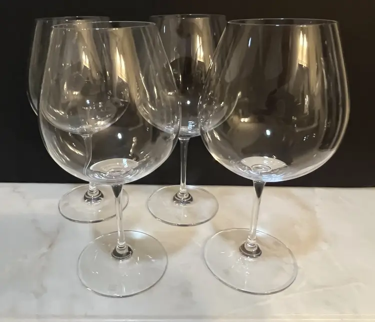 Riedel Vinum Burgundy Wineglass Generous Bowl Shape Etched Logo 8 1/2" tall