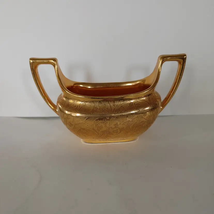 Stouffer Fine China Open Sugar bowl. Art deco. 1950's. Pattern - gold roses and daisies. 5w x 3h. No chips or cracks.