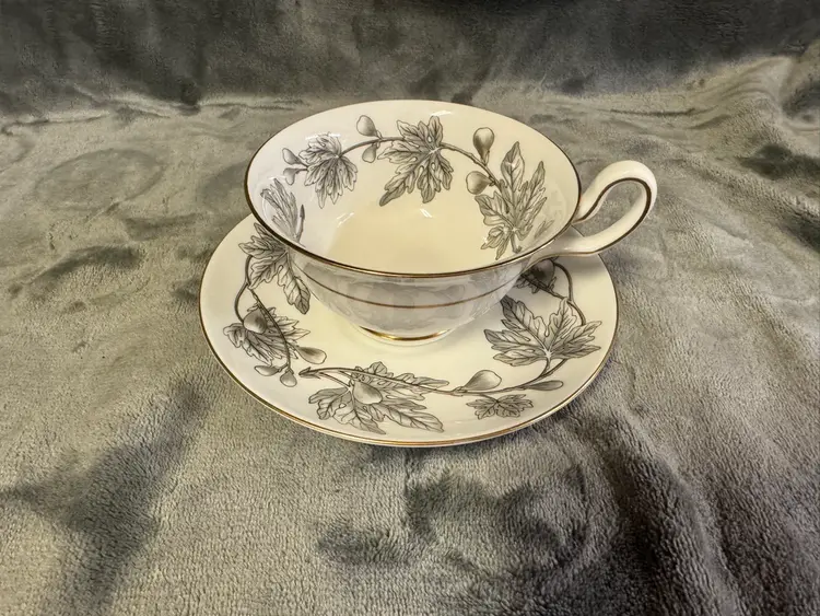 Vintage Wedgwood Ashford W4106 Demitasse Tea Coffee Cup & Saucer Vine England