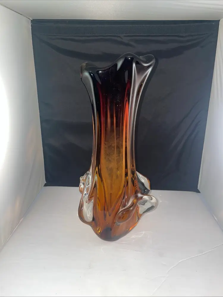 LOVELY Vintage MCM ART GLASS RIBBED TRI-CORNER  13” VASE AMBER Brown Murano?