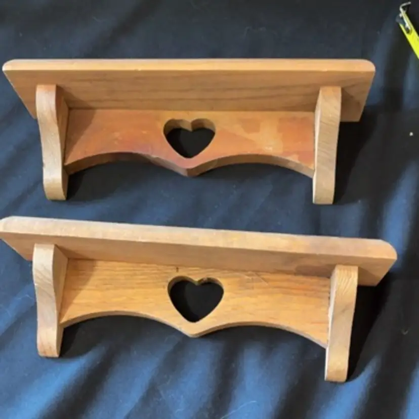 Small Wood Heart Wall Shelf, Cottagecore Heart Shape Wall Knick Knack Display Shelf Solid Wooden Heart Cut Out Vintage Nursery Country Decor
